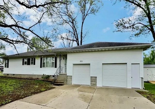 Photo 1 of Single family home for sale at 1201 S 1st Street, El Dorado Springs, MO 64744 | MLS# 2608539 | Listing updated on 2026-09-15