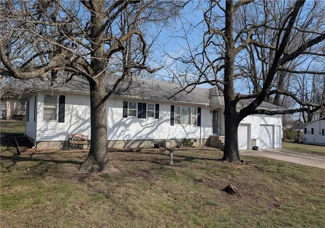 Photo 2 of Single family home for sale at 1201 S 1st Street, El Dorado Springs, MO 64744 | MLS# 2608539 | Listing updated on 2026-09-15