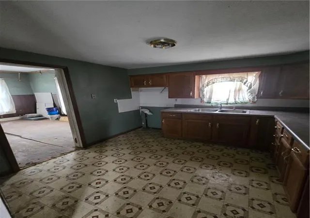 Photo 4 of Single family home for sale at 705 N New York Ave, Sedalia, MO 65301 | MLS# 2608754 | Listing updated on 2026-09-14