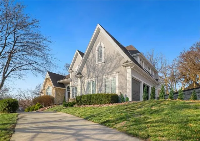 Photo 3 of Sale Pending at 5929 N Mattox Rd, Kansas City, MO 64151 | MLS# 2609219 | Listing updated on 2026-09-09