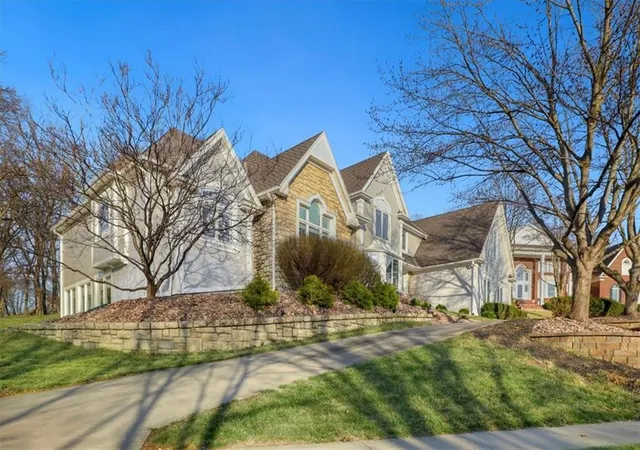 Photo 3 of Sale Pending at 5929 N Mattox Rd, Kansas City, MO 64151 | MLS# 2609219 | Listing updated on 2026-09-09