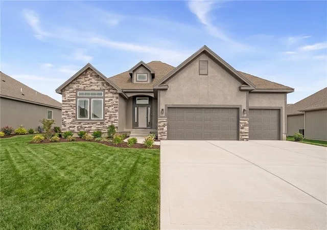 Photo 1 of Single family home for sale at 6934 Ne 102nd Street, Kansas City, MO 64156 | MLS# 2609274 | Listing updated on 2026-09-11