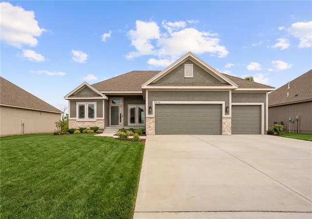 Photo 1 of Single family home for sale at 6930 Ne 102nd Street, Kansas City, MO 64156 | MLS# 2609298 | Listing updated on 2026-09-11