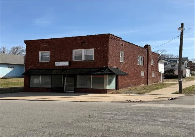 Photo 3 of Sale Pending at 3002 Lafayette St, Saint Joseph, MO 64507 | MLS# 2609376 | Listing updated on 2026-09-14