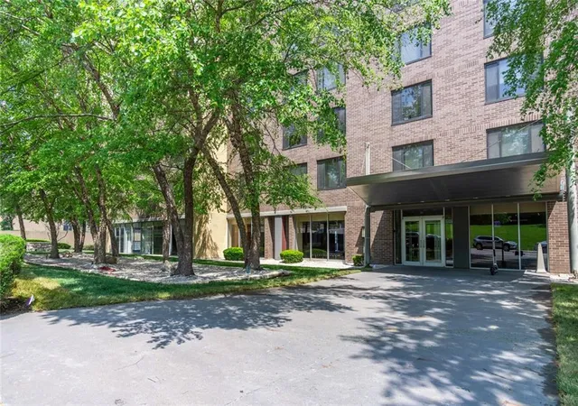 Condo for sale at 600 E 8th Street #3T, Kansas City, MO 64106 | MLS# 2609392