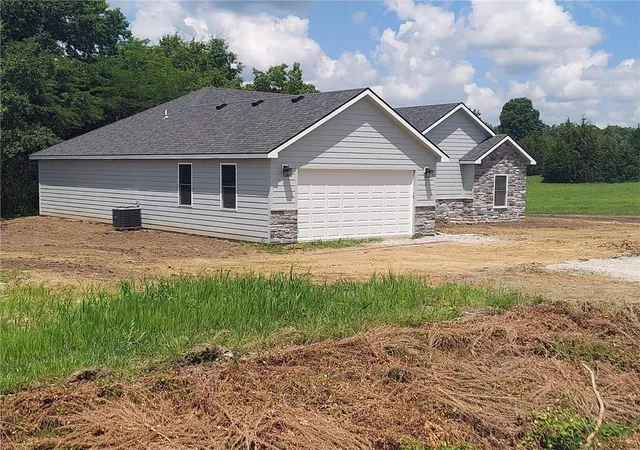 Photo 3 of Sale Pending at 310 NE 51st Road, Warrensburg, MO 64093 | MLS# 2609950 | Listing updated on 2026-09-15
