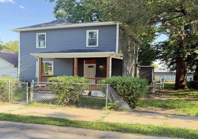 Photo 1 of Single family home for sale at 421 Osage St, Leavenworth, KS 66048 | MLS# 2610533 | Listing updated on 2026-09-15