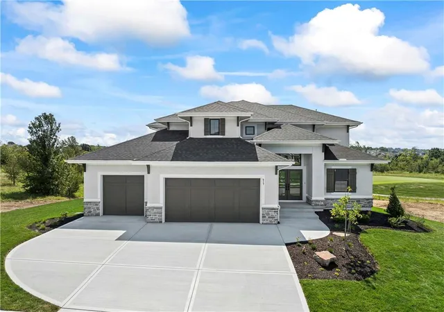Photo 1 of Single family home for sale at 517 Bentwater Dr, Raymore, MO 64083 | MLS# 2611940 | Listing updated on 2026-09-13