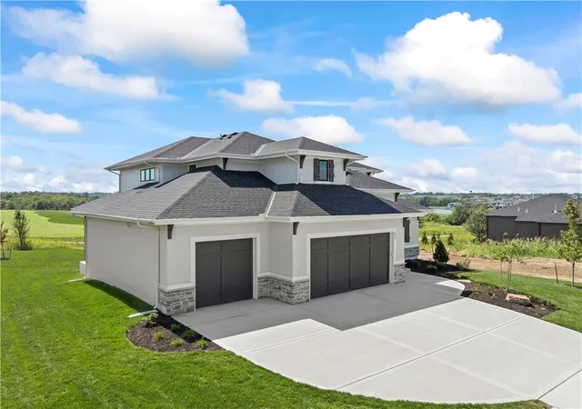 Photo 3 of Single family home for sale at 517 Bentwater Dr, Raymore, MO 64083 | MLS# 2611940 | Listing updated on 2026-09-13