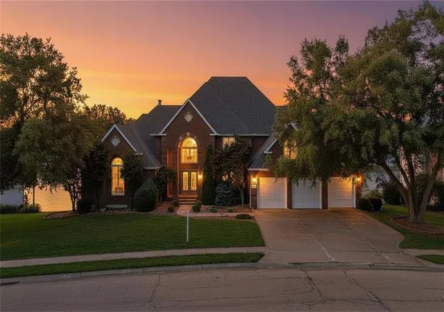 Photo 2 of Single family home for sale at 1227 Pembrooke Dr, Warrensburg, MO 64093 | MLS# 2611985 | Listing updated on 2026-09-12