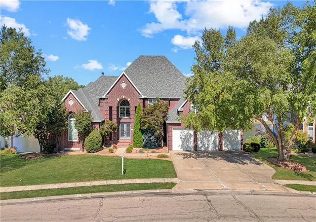 Photo 3 of Single family home for sale at 1227 Pembrooke Dr, Warrensburg, MO 64093 | MLS# 2611985 | Listing updated on 2026-09-12