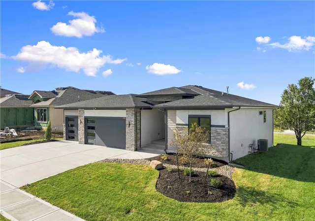 Photo 2 of Single family home for sale at 510 Bentwater Dr, Raymore, MO 64083 | MLS# 2612077 | Listing updated on 2026-09-13