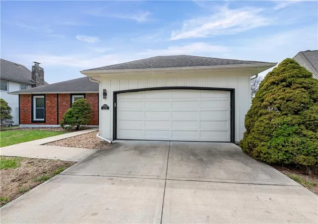 Photo 2 of Single family home for sale at 9912 Knox Dr, Overland Park, KS 66212 | MLS# 2612230 | Listing updated on 2026-09-10