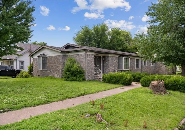 Photo 3 of Sale Pending at 1302 W 4th Street, Coffeyville, KS 67337 | MLS# 2612241 | Listing updated on 2026-09-14