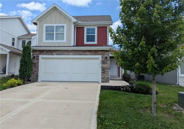 Photo 1 of Single family home for sale at 8816 Sw 9th Street, Lees Summit, MO 64064 | MLS# 2612714 | Listing updated on 2026-09-30