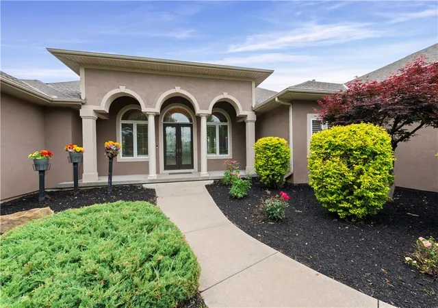 Photo 3 of Single family home for sale at 6930 NW White Pine Cir, Kansas City, MO 64152 | MLS# 2613279 | Listing updated on 2026-09-14