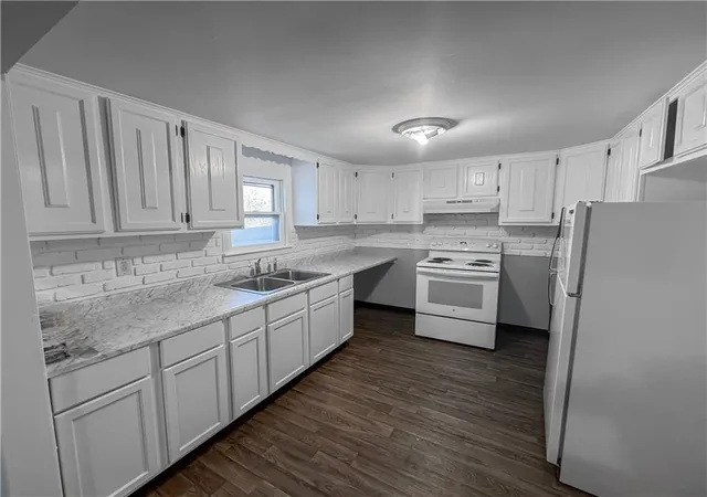 Photo 3 of Single family home for sale at 930 E Stone St, Independence, MO 64050 | MLS# 2613903 | Listing updated on 2026-09-11