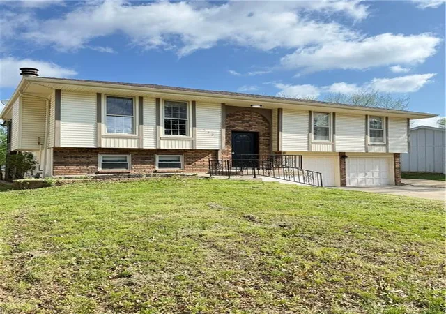 Photo 2 of Single family home for sale at 532 Ne 98th Place, Kansas City, MO 64155 | MLS# 2614133 | Listing updated on 2026-09-15