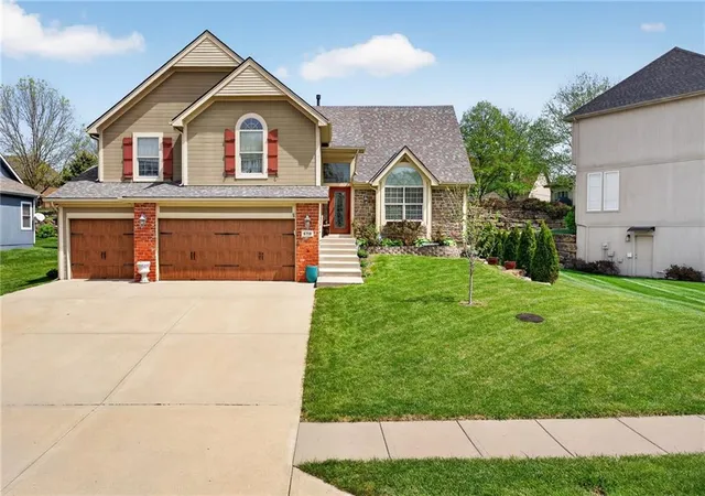 Photo 1 of Single family home for sale at 6719 Nw Monticello Ter, Kansas City, MO 64152 | MLS# 2614274 | Listing updated on 2026-09-28