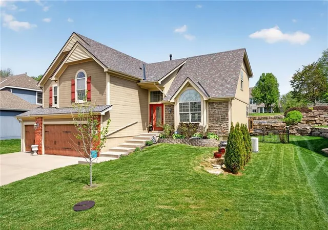 Photo 2 of Single family home for sale at 6719 Nw Monticello Ter, Kansas City, MO 64152 | MLS# 2614274 | Listing updated on 2026-09-28