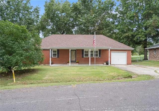 Photo 1 of Single family home for sale at 108 Maple St, Sweet Springs, MO 65351 | MLS# 2615443 | Listing updated on 2026-09-14