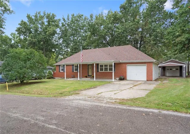 Photo 2 of Single family home for sale at 108 Maple St, Sweet Springs, MO 65351 | MLS# 2615443 | Listing updated on 2026-09-14