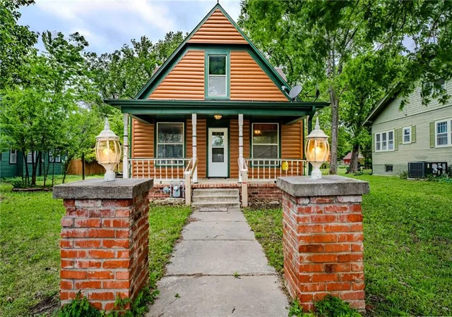 Photo 1 of Single family home for sale at 421 N 12th Street, Fredonia, KS 66736 | MLS# 2615774 | Listing updated on 2026-09-12
