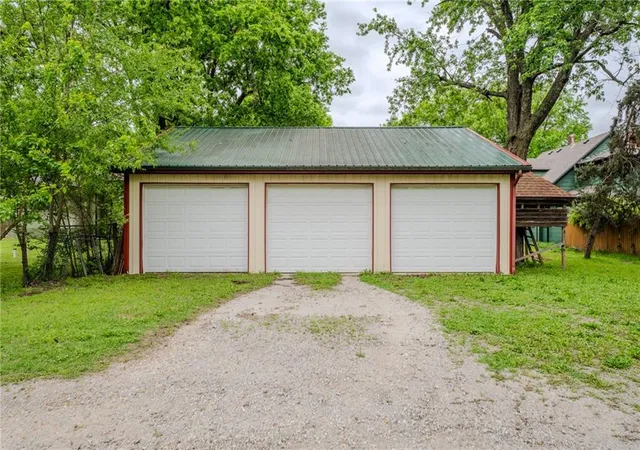 Photo 3 of Single family home for sale at 421 N 12th Street, Fredonia, KS 66736 | MLS# 2615774 | Listing updated on 2026-09-12