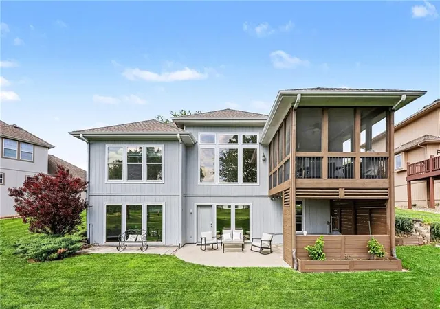 Photo 3 of Single family home for sale at 1923 Ne 104th Terrace, Kansas City, MO 64155 | MLS# 2615828 | Listing updated on 2026-09-09