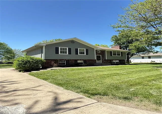 Photo 2 of Sale Pending at 302 16th Avenue S, Greenwood, MO 64034 | MLS# 2616026 | Listing updated on 2026-09-14