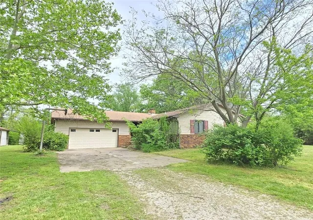 Photo 1 of Sale Pending at 4844 Cr 5500, Cherryvale, KS 67335 | MLS# 2616036 | Listing updated on 2026-09-09