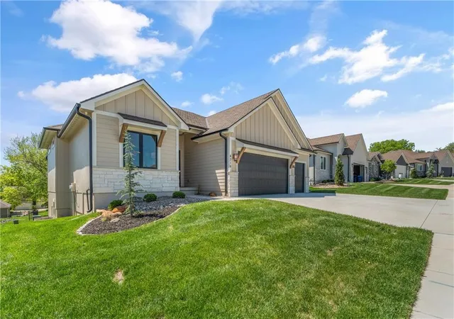 Photo 1 of Single family home for sale at 4316 Ne Hideaway Dr, Lees Summit, MO 64064 | MLS# 2616112 | Listing updated on 2026-10-20
