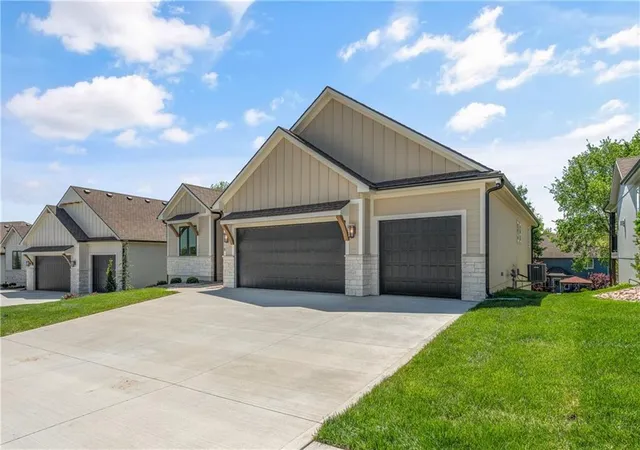 Photo 2 of Single family home for sale at 4316 Ne Hideaway Dr, Lees Summit, MO 64064 | MLS# 2616112 | Listing updated on 2026-10-20
