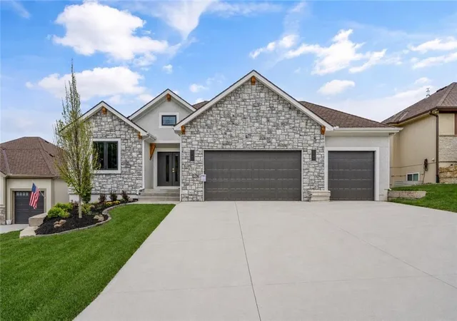 Photo 1 of Single family home for sale at 4363 Ne Hideaway Dr, Lees Summit, MO 64064 | MLS# 2616198 | Listing updated on 2026-09-13