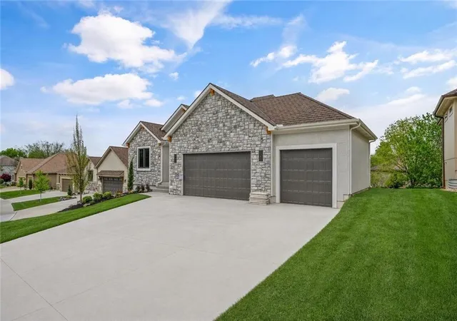 Photo 2 of Single family home for sale at 4363 Ne Hideaway Dr, Lees Summit, MO 64064 | MLS# 2616198 | Listing updated on 2026-09-13