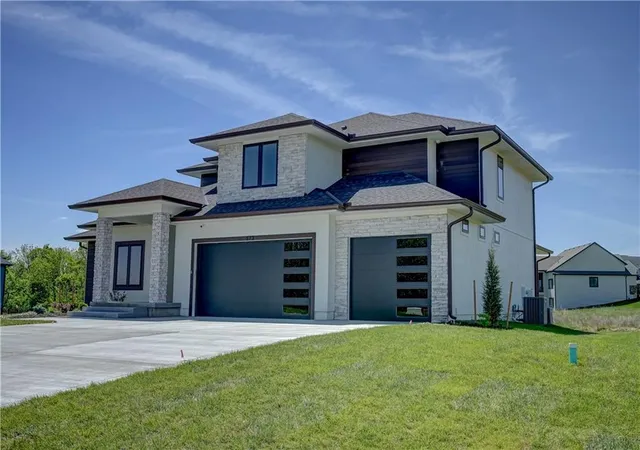 Photo 1 of Single family home for sale at 573 S Shore Dr, Pleasant Hill, MO 64080 | MLS# 2616457 | Listing updated on 2026-09-19