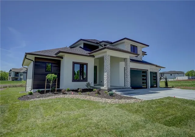 Photo 2 of Single family home for sale at 573 S Shore Dr, Pleasant Hill, MO 64080 | MLS# 2616457 | Listing updated on 2026-09-19