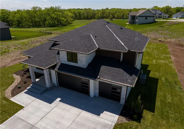 Photo 4 of Single family home for sale at 573 S Shore Dr, Pleasant Hill, MO 64080 | MLS# 2616457 | Listing updated on 2026-09-19