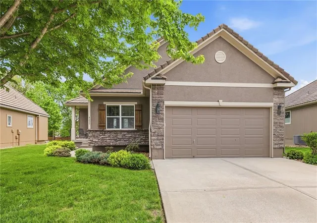 Photo 1 of Single family home for sale at 4237 Park Springs Dr, Lee's Summit, MO 64064 | MLS# 2616678 | Listing updated on 2026-09-15