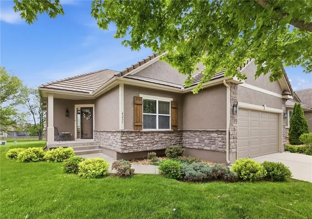 Photo 2 of Single family home for sale at 4237 Park Springs Dr, Lee's Summit, MO 64064 | MLS# 2616678 | Listing updated on 2026-09-15
