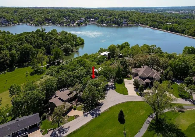 Photo 3 of Single family home for sale at 250 Arapahoe Cir E, Lake Quivira, KS 66217 | MLS# 2616746 | Listing updated on 2026-10-07