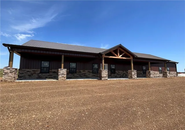 Single family home for sale at 20014 Woodend Rd, Linwood, KS 66052 | MLS# 2616874