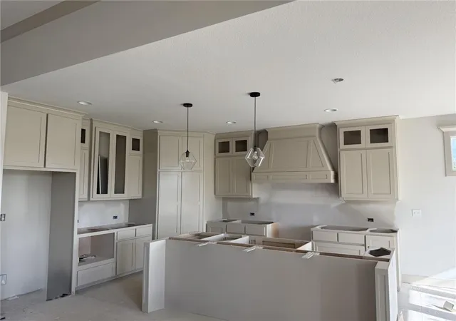 Photo 3 of Single family home for sale at 9009 N Poplar Ave, Kansas City, MO 64156 | MLS# 2616985 | Listing updated on 2026-09-14
