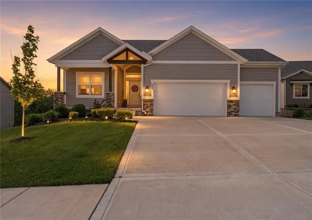 Photo 1 of Single family home for sale at 202 Nw Joshua Dr, Lees Summit, MO 64081 | MLS# 2617127 | Listing updated on 2026-09-25