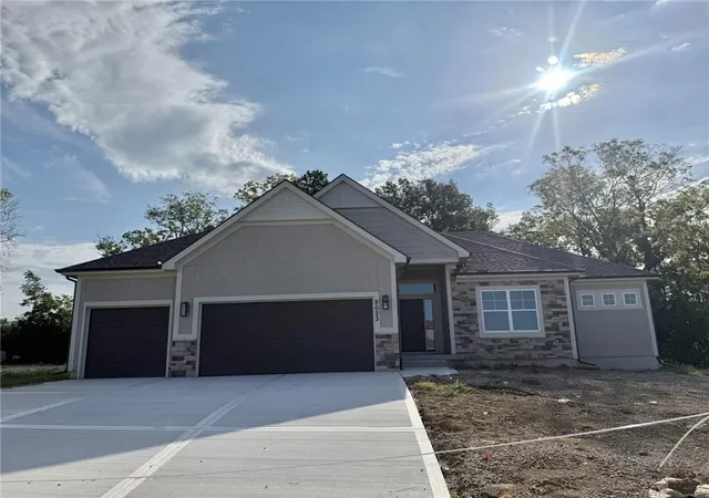 Photo 1 of Single family home for sale at 9023 N Colorado Ave, Kansas City, MO 64156 | MLS# 2617299 | Listing updated on 2026-09-14