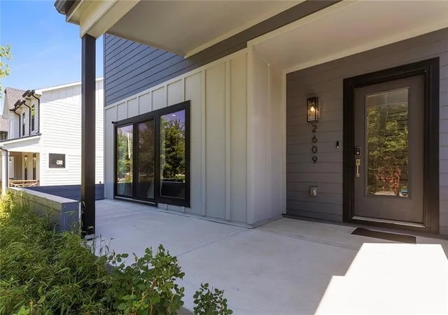 Photo 4 of Single family home for sale at 2609 Forest Ave, Kansas City, MO 64108 | MLS# 2617427 | Listing updated on 2026-09-13
