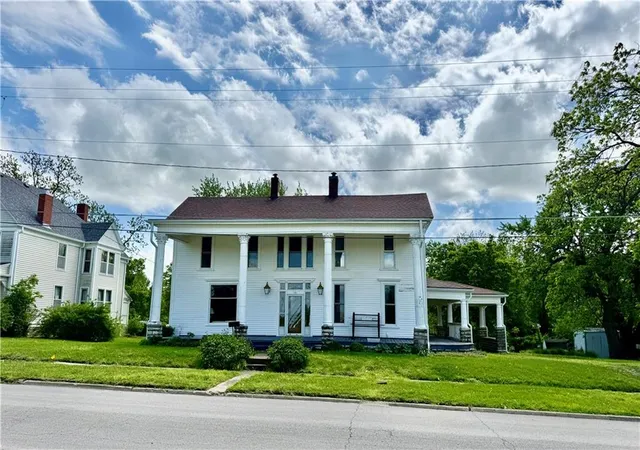 Photo 1 of Single family home for sale at 121 W Royle St, Richmond, MO 64085 | MLS# 2617442 | Listing updated on 2026-09-10