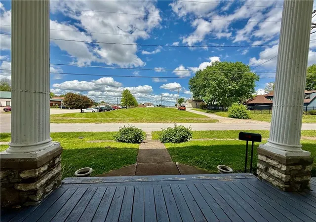 Photo 2 of Single family home for sale at 121 W Royle St, Richmond, MO 64085 | MLS# 2617442 | Listing updated on 2026-09-10