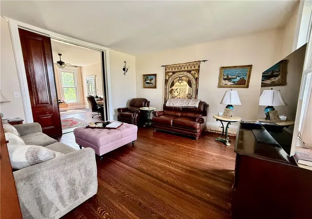Photo 4 of Single family home for sale at 121 W Royle St, Richmond, MO 64085 | MLS# 2617442 | Listing updated on 2026-09-10