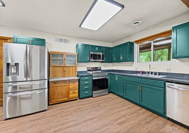 Photo 3 of Single family home for sale at 301 Sw 13th Street, Oak Grove, MO 64075 | MLS# 2617688 | Listing updated on 2026-09-11